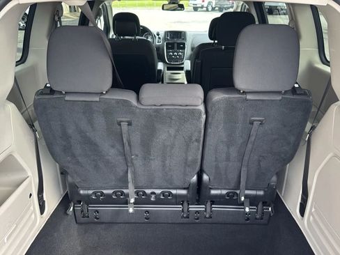 Used 2019 Dodge Grand Caravan SE w/ UConnect Hands-Free Group FWD image 24