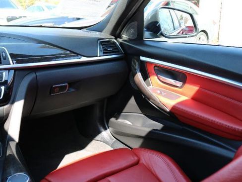 Used 2018 BMW 330i 330i Sedan w/ Premium Package image 19