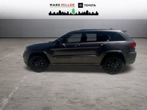 Used 2021 Jeep Grand Cherokee Laredo X AWD/4WD image 2