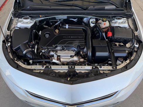 Used 2017 Chevrolet Malibu LT FWD image 17