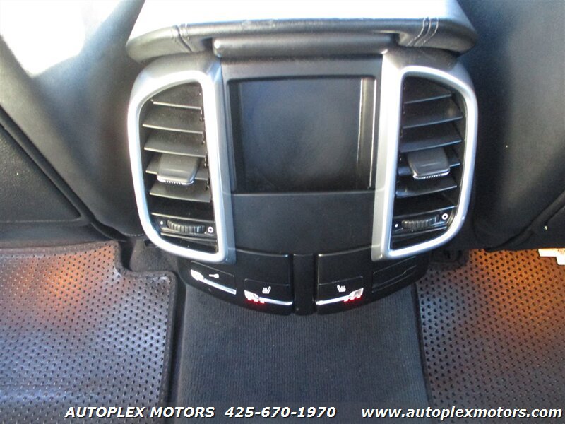 Used 2011 Porsche Cayenne Turbo AWD/4WD image 18