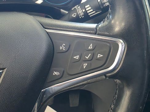 Used 2019 Chevrolet Equinox LT w/ Sun & Navigation Package FWD image 17