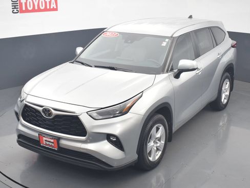 Used 2023 Toyota Highlander LE AWD/4WD image 27