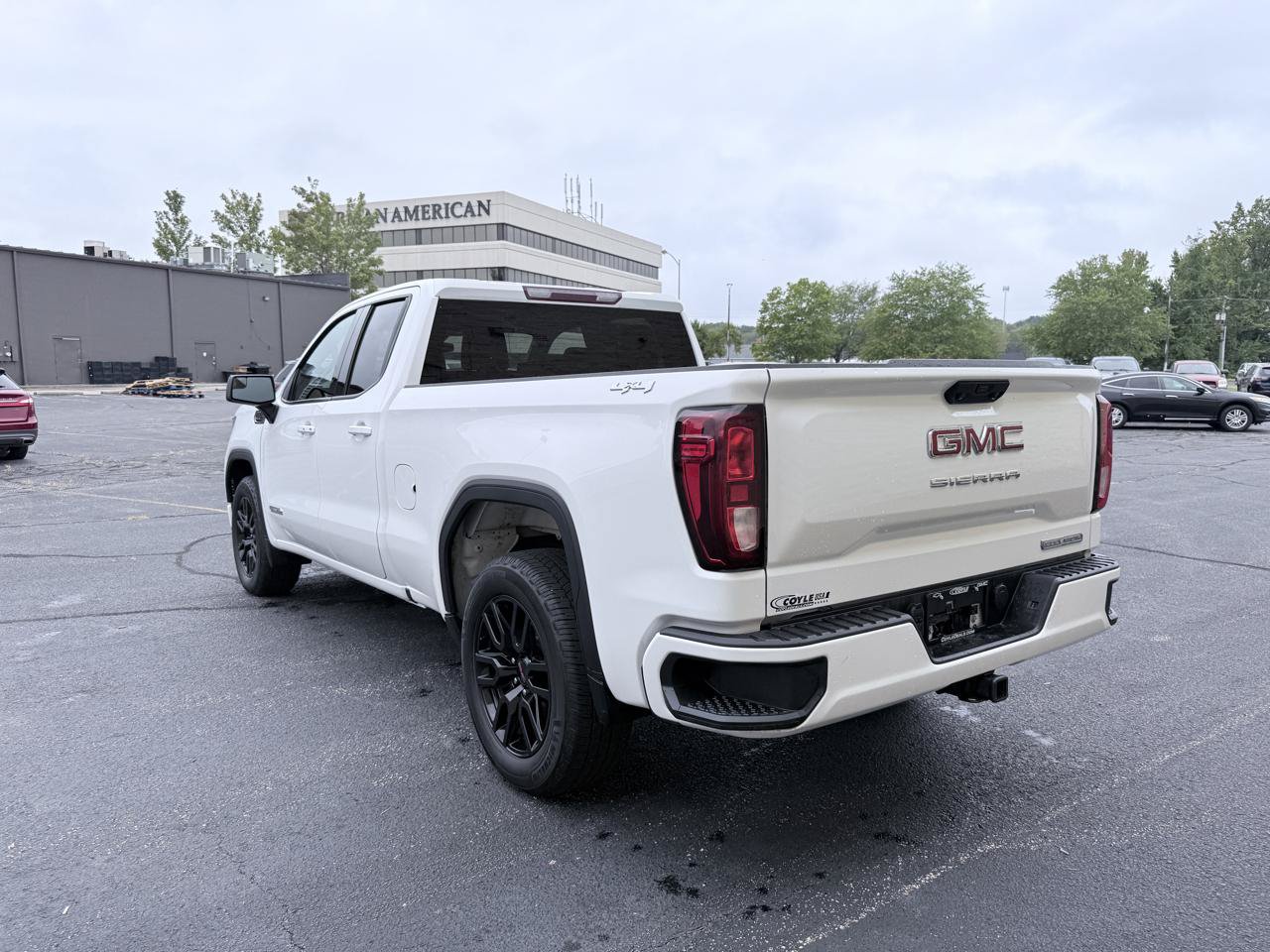Used 2023 GMC Sierra 1500 Elevation AWD/4WD image 3