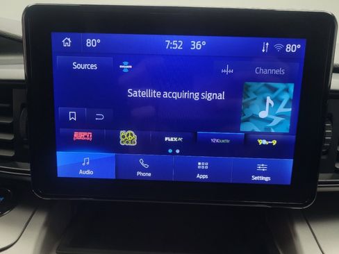 Used 2022 Ford Explorer XLT image 25