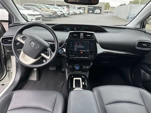 Used 2016 Toyota Prius Four Touring w/ Premium Convenience Package FWD image 9