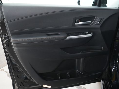 Used 2025 Toyota Sienna Limited image 23