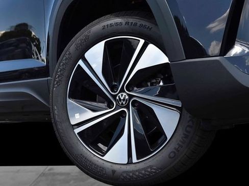 New 2026 Volkswagen Taos SE AWD/4WD image 3