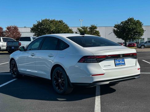 New 2025 Honda Accord SE image 8