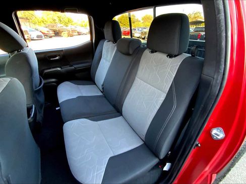 Used 2022 Toyota Tacoma TRD Off-Road image 19