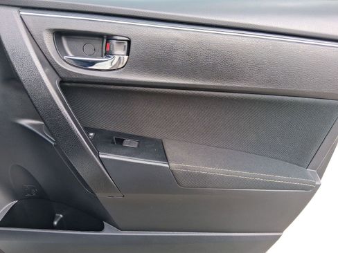 Used 2019 Toyota Corolla LE image 28