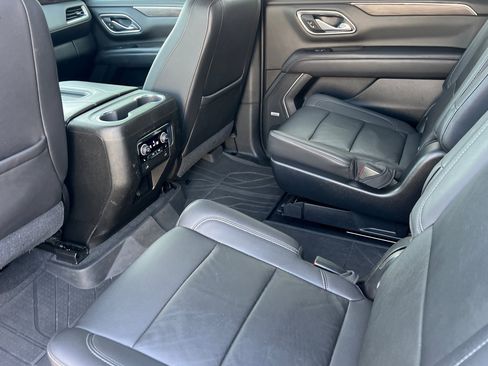 Used 2021 Chevrolet Suburban LT w/ LT Signature Package image 13