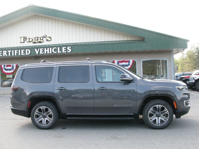 Used 2023 Jeep Wagoneer 4WD w/ Premium Group I image 3