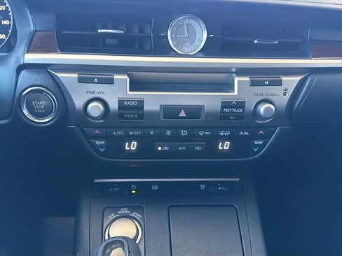 Used 2014 Lexus ES 350 w/ Luxury Package FWD image 13