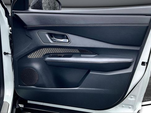 Used 2023 Nissan Ariya AWD image 27