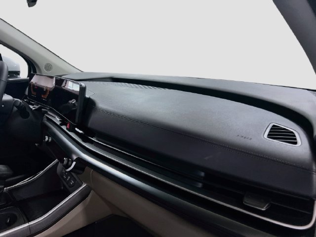New 2027 Kia Carnival LX FWD image 30
