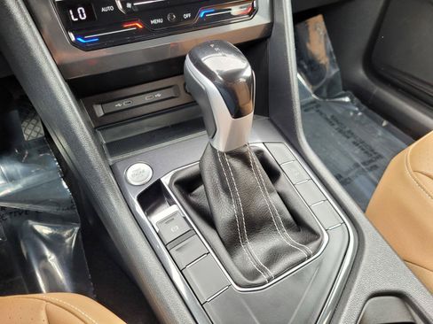 Certified 2023 Volkswagen Tiguan SE FWD image 25