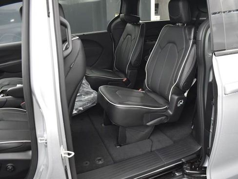 New 2026 Chrysler Pacifica Limited image 43