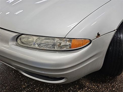 Used 2001 Oldsmobile Alero GL w/ Special Edition Pkg image 25