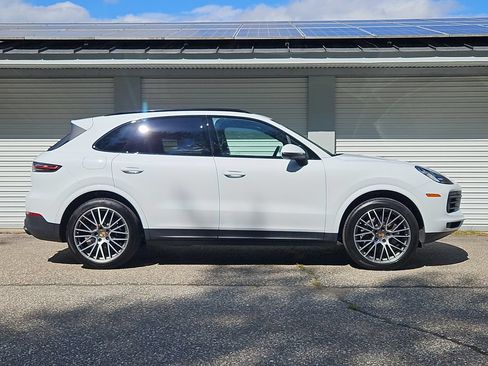 Certified 2023 Porsche Cayenne AWD/4WD image 8