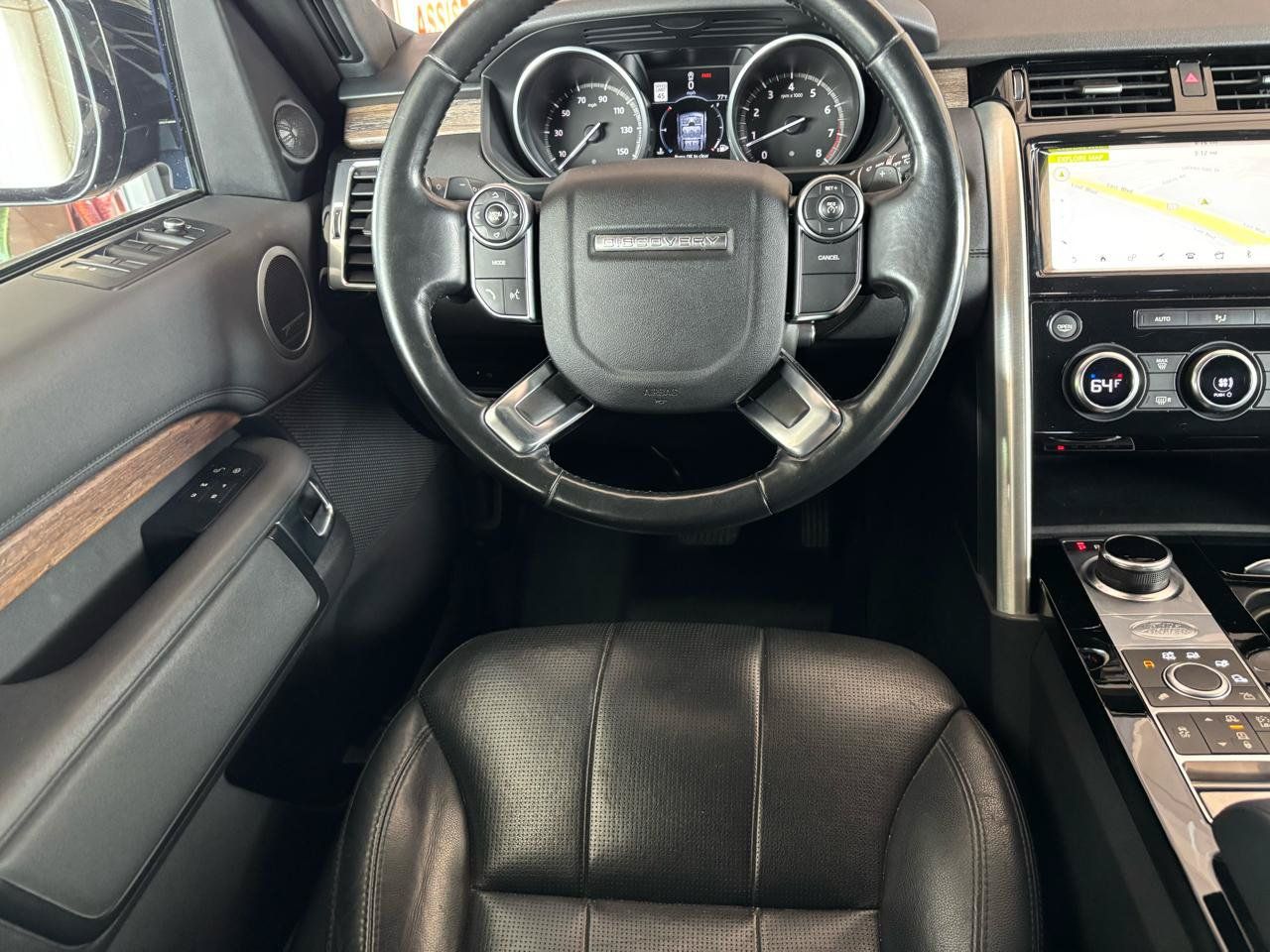 Used 2017 Land Rover Discovery HSE AWD/4WD image 11
