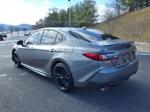 Used 2025 Toyota Camry SE image 10
