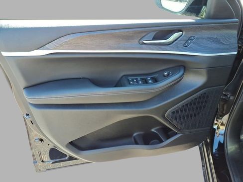 New 2025 Jeep Grand Cherokee L Limited w/ Luxury Tech Group II image 12