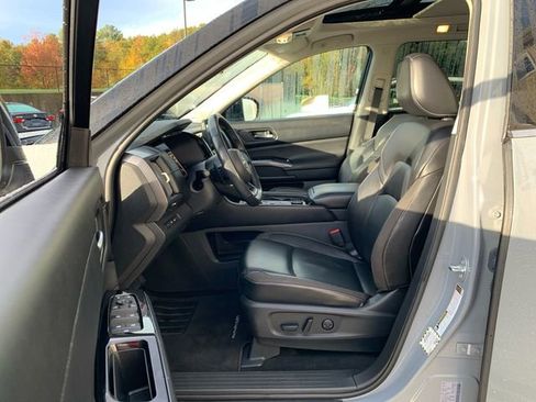Used 2023 Nissan Pathfinder SL w/ SL Premium Package image 36