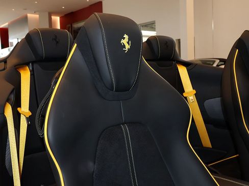 Certified 2025 Ferrari Roma Spider RWD image 31