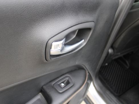 Used 2019 Jeep Compass Latitude w/ Popular Equipment Group image 30