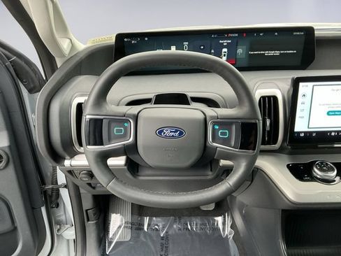 Certified 2025 Ford Expedition Active AWD/4WD image 12