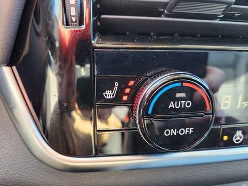 Used 2025 Nissan Rogue SL image 27