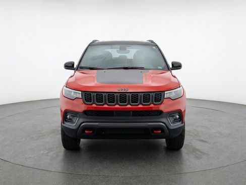 Used 2025 Jeep Compass Trailhawk AWD/4WD image 2