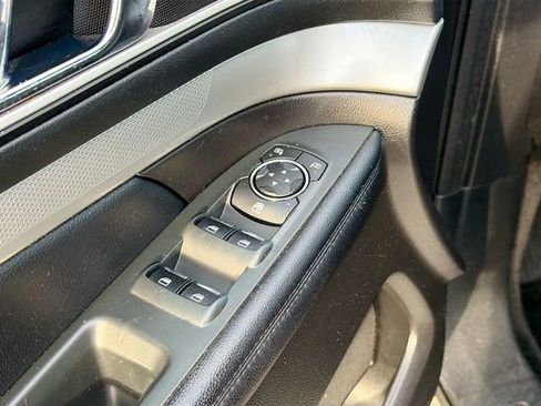Used 2017 Ford Explorer XLT w/ Equipment Group 201A image 18