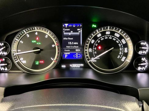 Used 2020 Lexus LX 570 4WD w/ Luxury Package image 23