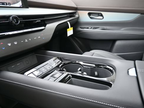 New 2025 Nissan Murano Platinum w/ Cargo Package AWD/4WD image 31