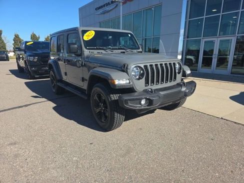 Used 2022 Jeep Wrangler Unlimited Sahara AWD/4WD image 3