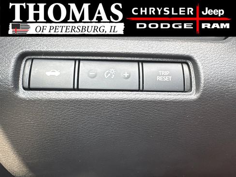 Used 2025 Nissan Altima 2.5 SV FWD image 12