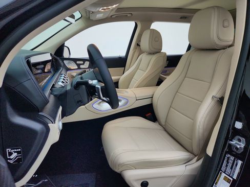 New 2026 Mercedes-Benz GLS 450 4MATIC image 10