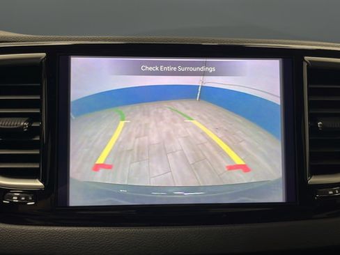 Used 2024 Chrysler Pacifica Touring-L FWD image 13
