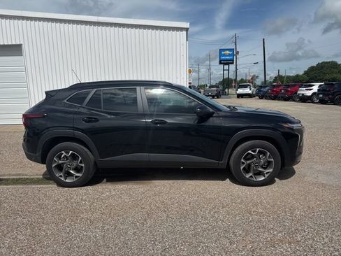Used 2026 Chevrolet Trax LT w/ Driver Confidence Package FWD image 5