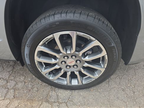 Used 2023 GMC Acadia Denali w/ Denali Ultimate Package FWD image 35