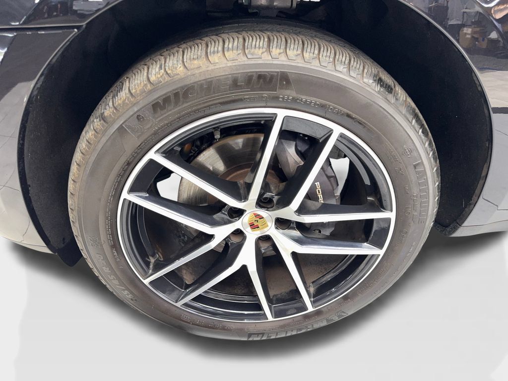 Used 2024 Porsche Macan Turbo AWD/4WD image 76