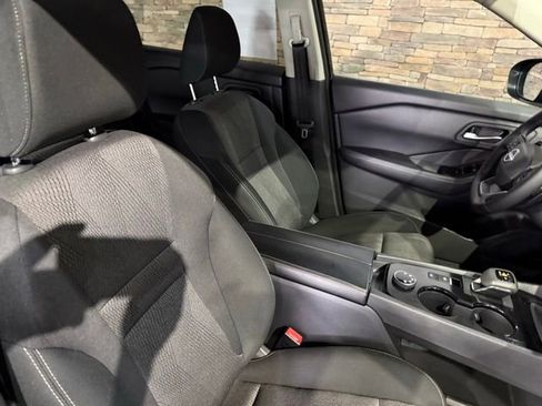 Certified 2025 Nissan Rogue SV AWD/4WD image 31