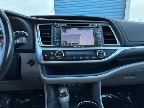 Used 2018 Toyota Highlander Limited image 36