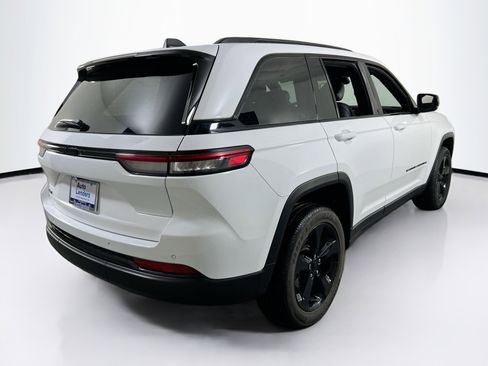 Used 2023 Jeep Grand Cherokee Altitude image 5