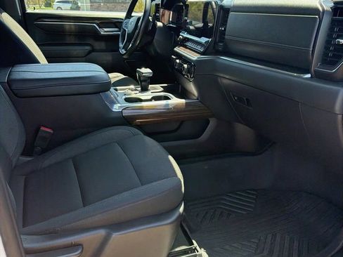 Used 2024 Chevrolet Silverado 1500 LT Trail Boss w/ Protection Package AWD/4WD image 21