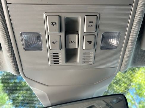 Certified 2024 Volkswagen Jetta SE w/ Panoramic Sunroof Package image 30