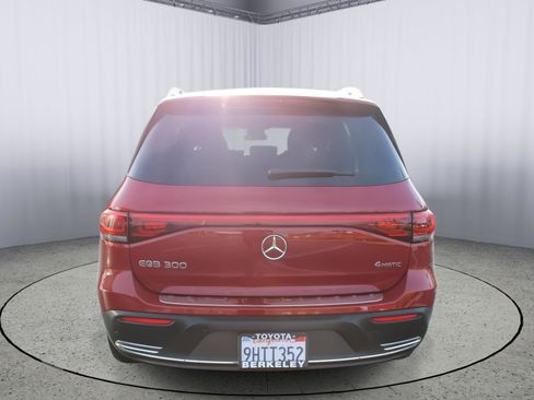 Used 2023 Mercedes-Benz EQB 300 4MATIC image 7