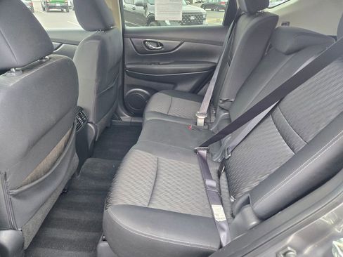 Used 2019 Nissan Rogue SV image 17